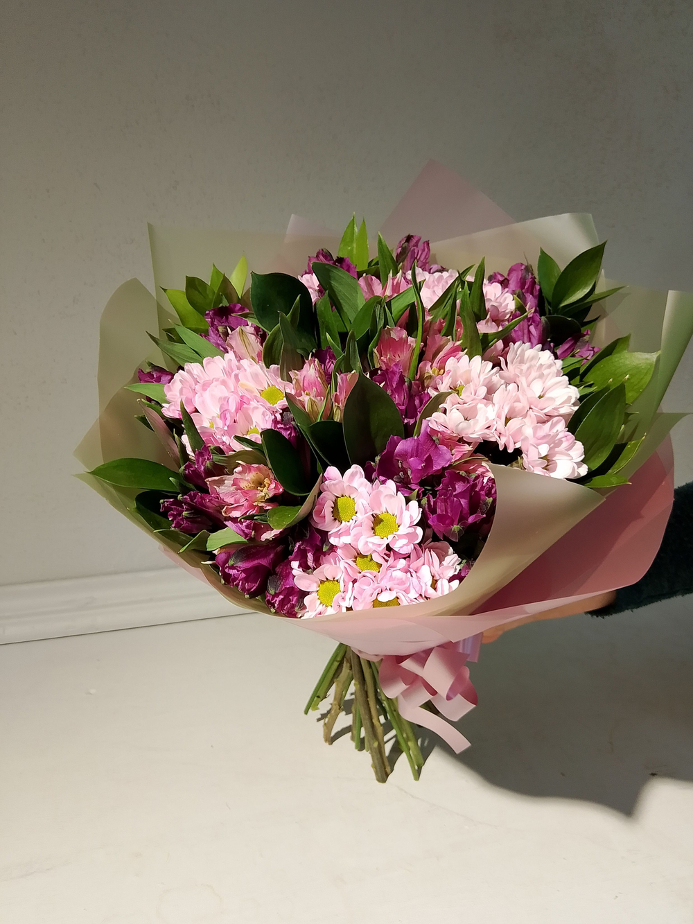 Букет из хризантем и альстромерии (С0033)