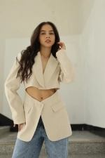 жакет с вырезами на талии