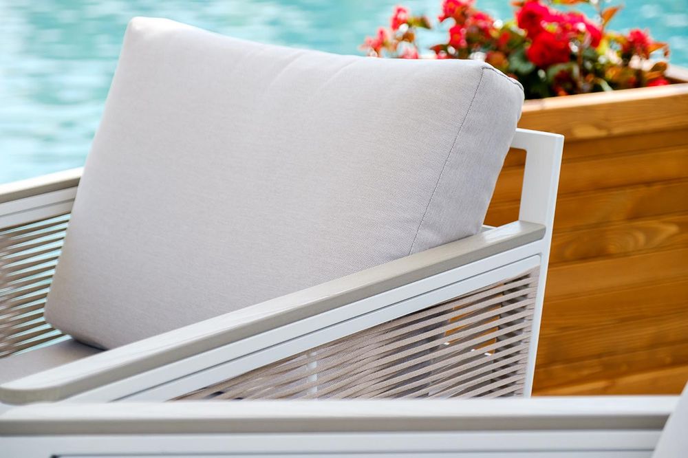 "Сан Ремо" кресло плетеное из роупа садовое, каркас алюминий белый, роуп бежевый, ткань бежевая