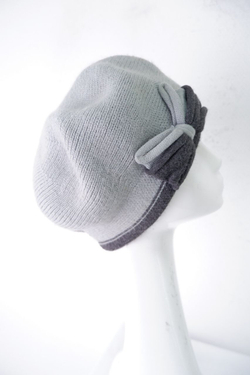 Шапка шерстяная с бантом