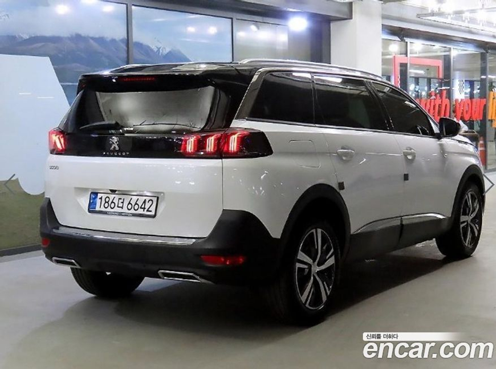 Peugeot 5008 2 Generation 1.2 Pure Tech 알뤼르 (05.2022)