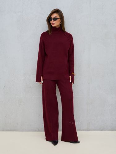 Бордовый трикотажный костюм с брюками