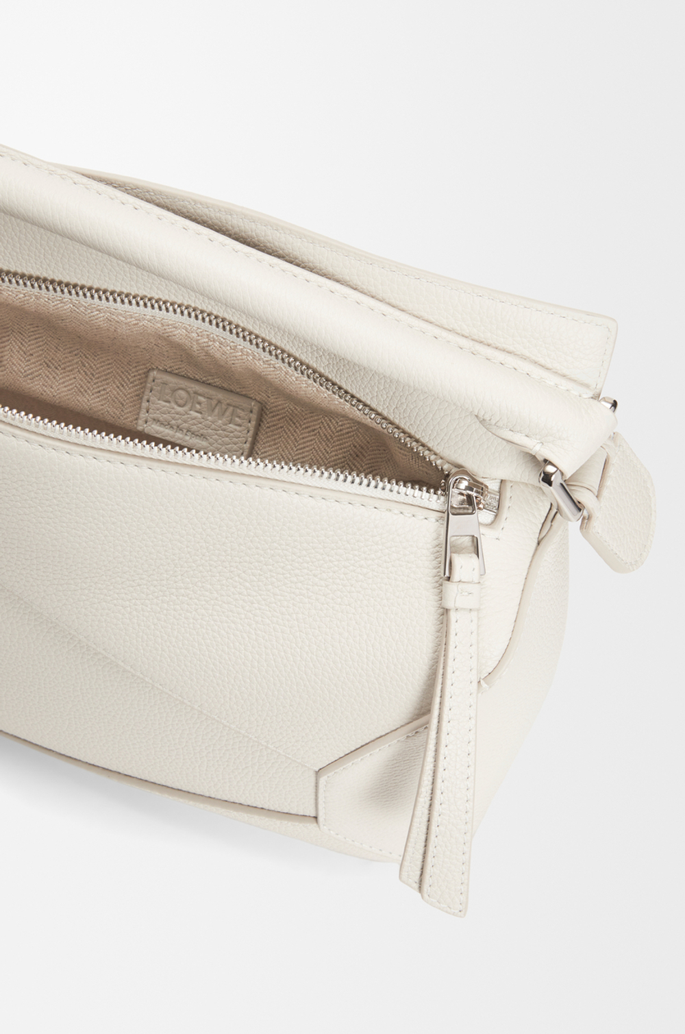 Loewe Маленькая сумка Puzzle Edge из мягкой зернистой телячьей кожи, белый