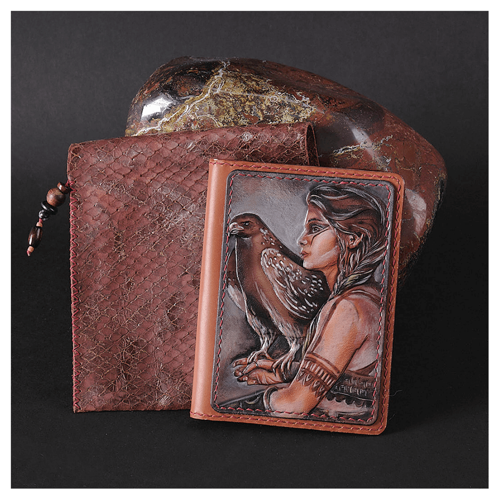 Кожаная обложка на паспорт «Шаманка» (фигура)