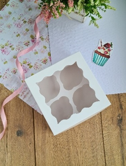 Коробка для капкейков с окном на 4 капкейка белая 16х16х10 см