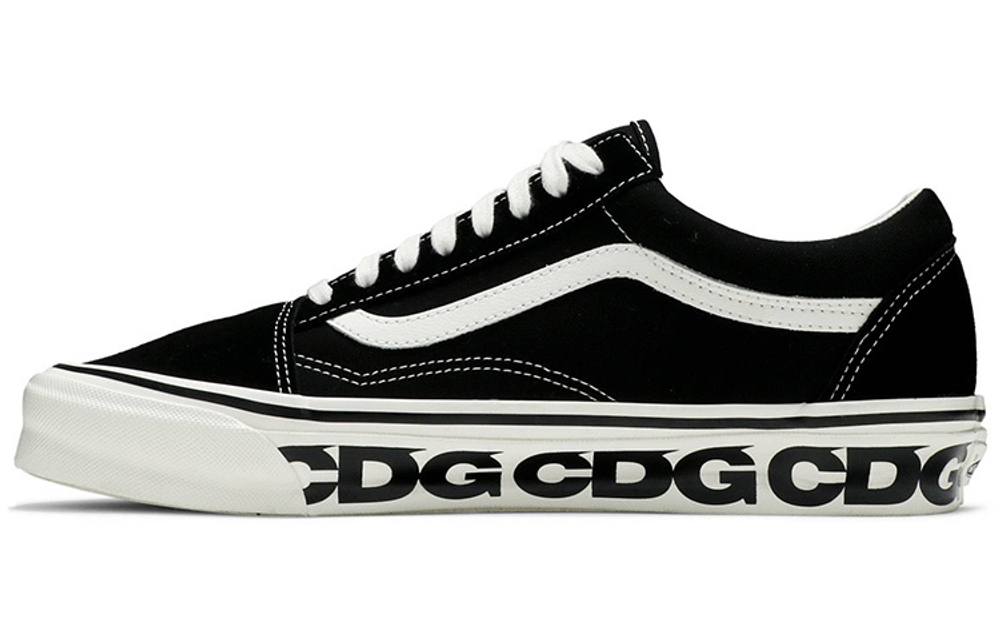 CDG x Vans Vault OG Old Skool LX co-branded retro casual low-top canvas shoes for men and women in the same style black and white