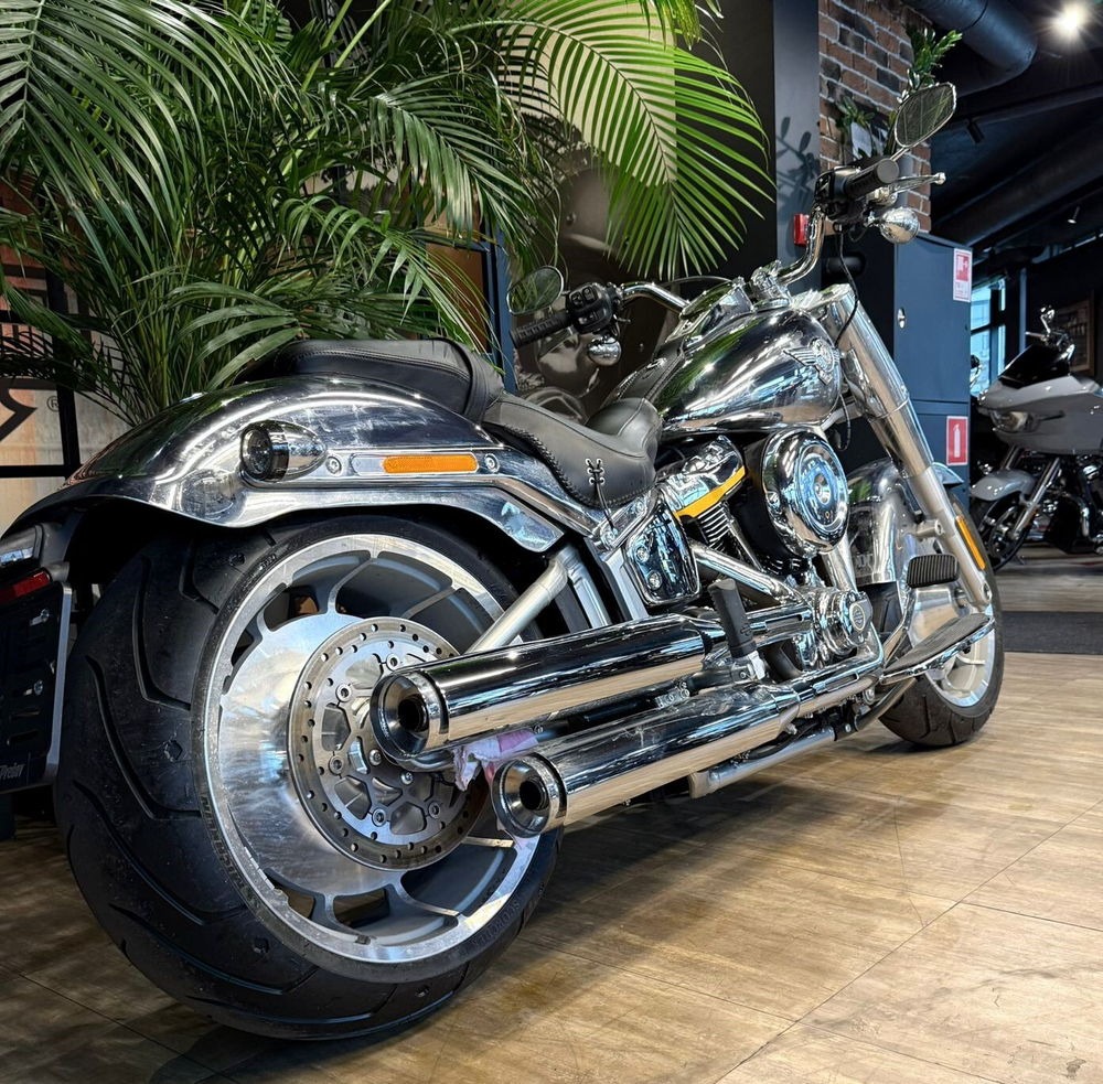 Harley-Davidson Fat Boy 117 Gray Ghost (Icon Collection)