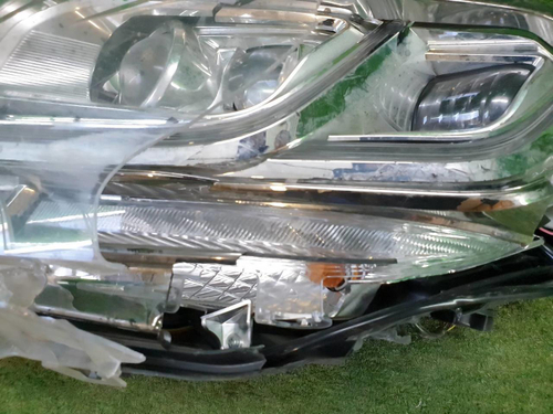 Битая Фара левая Toyota Alphard 3 (2015-2017) LED