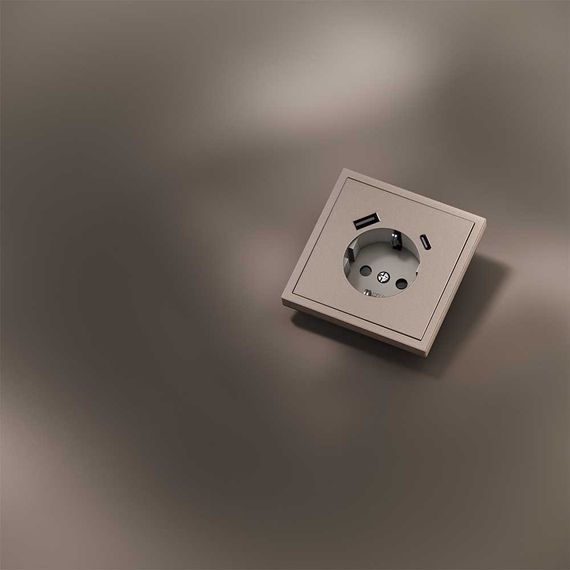 Накладка для розетки с заземлением и защитными шторками, с USB A+C, S70 Metal (платина) Voltum VLSM001010