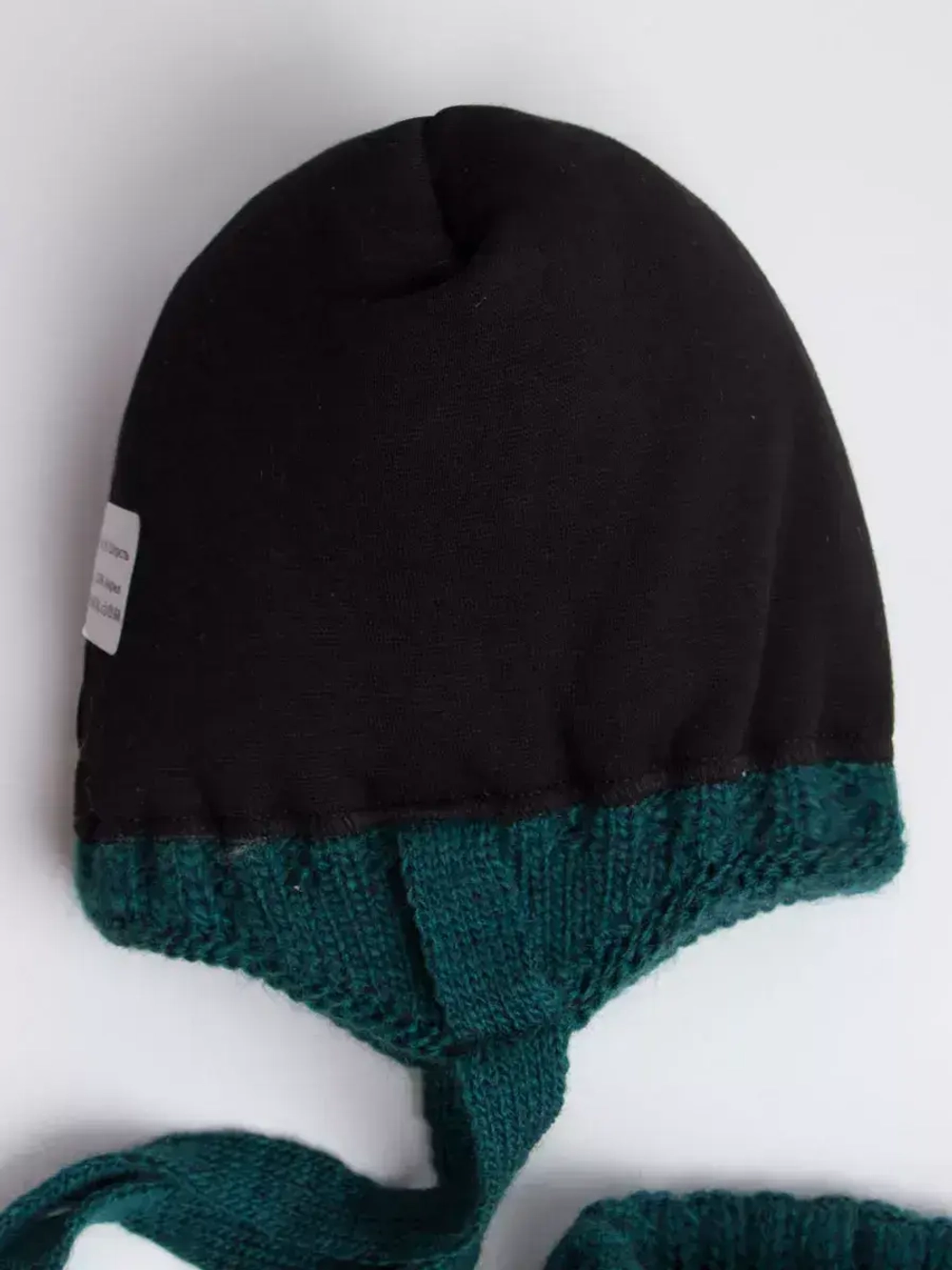 Шапка зимняя для мальчика на завязках и снуд