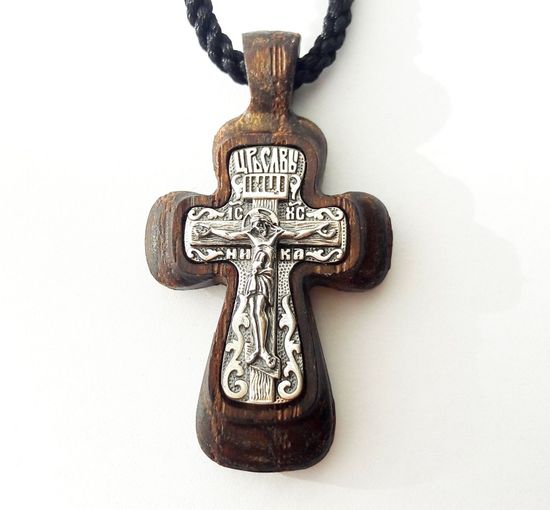 Крест деревянный с серебряным Распятием и молитвой "Да воскреснет Бог" в комплекте с гайтаном 60 см.