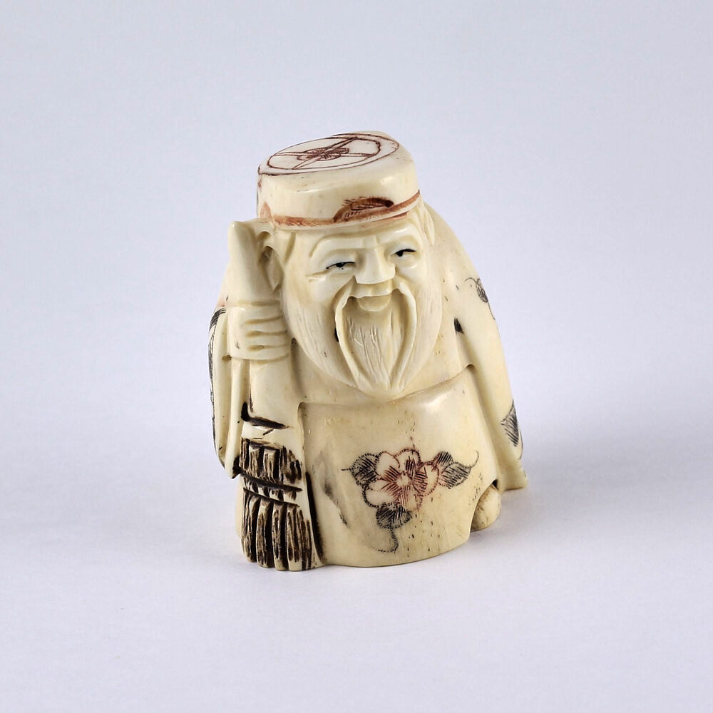 Нэцкэ Дзюродзин с метлой