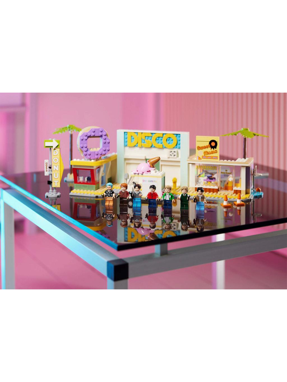 Конструктор лего LEGO Ideas 21339 BTS: Dynamite – коллекционный набор по клипу Dynamite с минифигурками, для взрослых и подростков