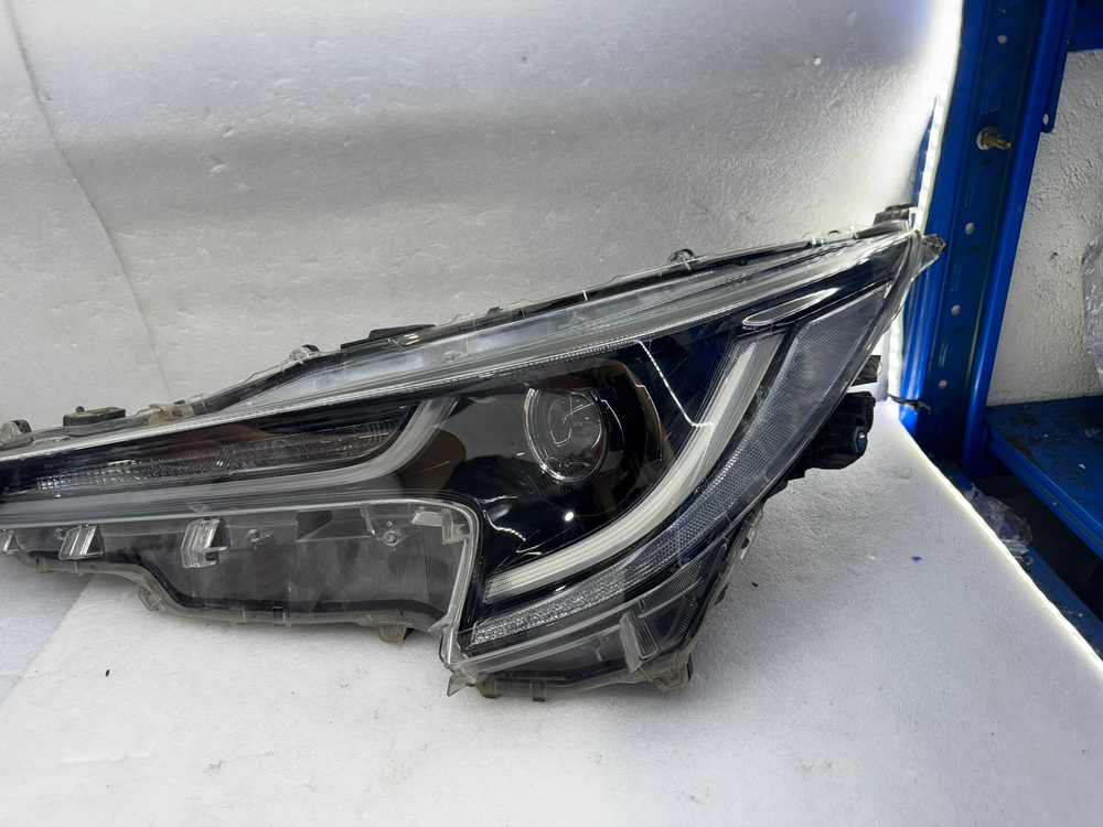 Оригинальная LED фара Toyota Levin (правый руль,)