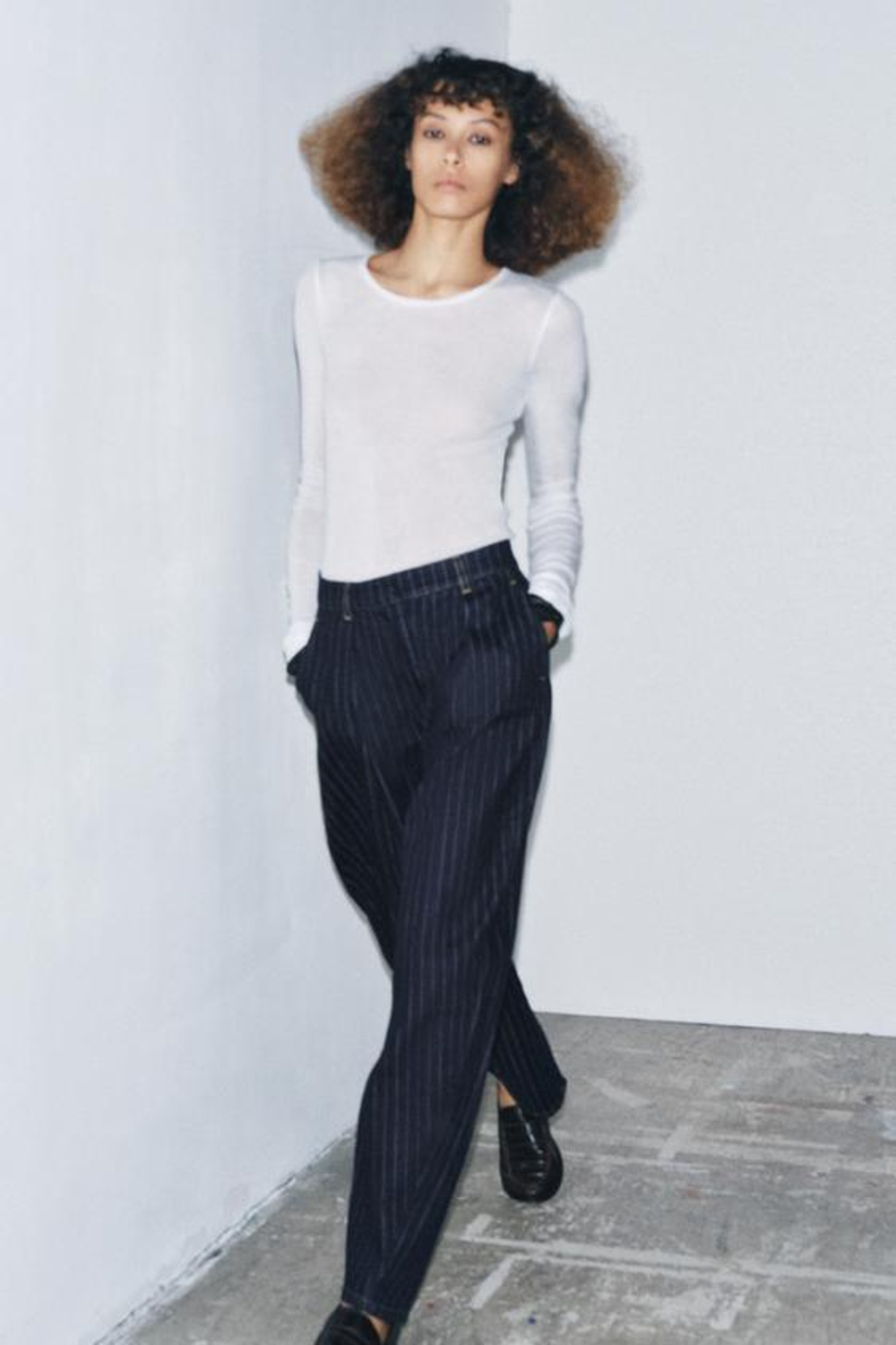 ZARA ДЖИНСЫ ZW COLLECTION BALLOON В ПОЛОСКУ СО СРЕДНЕЙ ПОСАДКОЙ, СИНИЙ