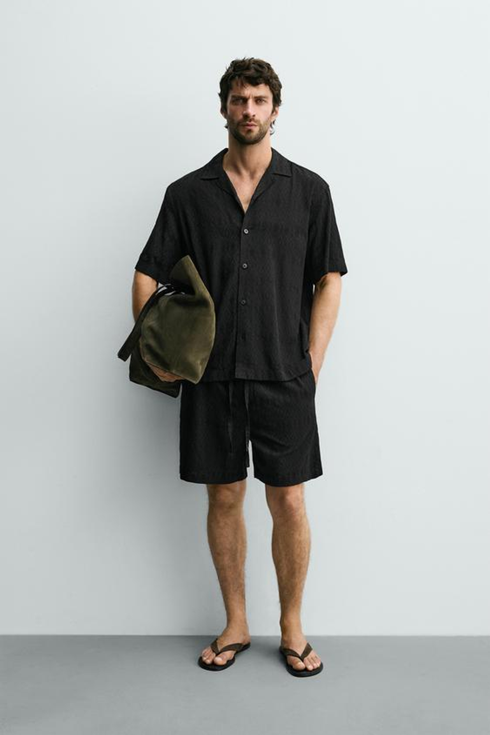 ZARA ШОРТЫ REGULAR FIT С ГЕОМЕТРИЧЕСКИМ ЖАККАРДОВЫМ УЗОРОМ, ЧЕРНЫЙ