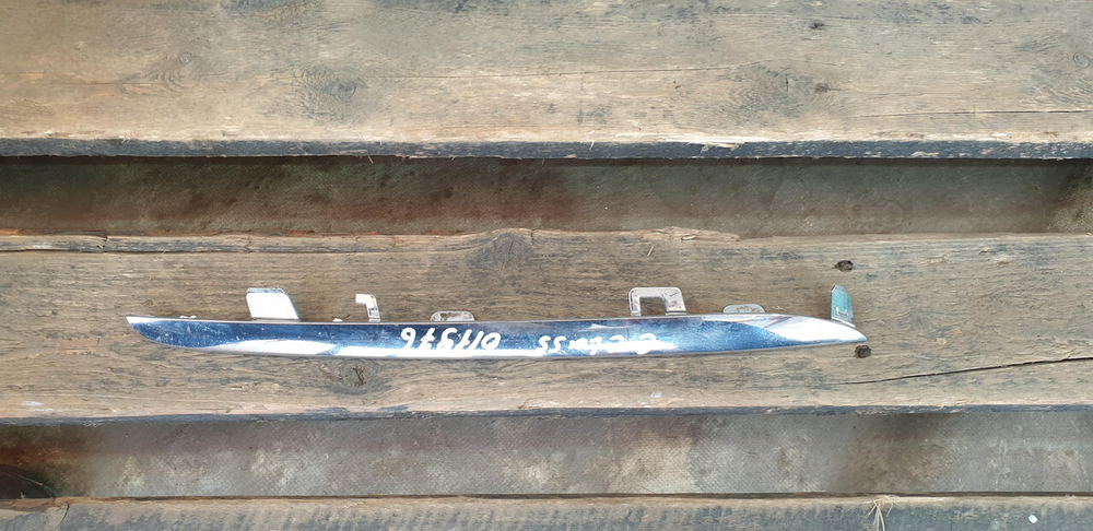 Молдинг решетки радиатора Mercedes C (W205) 14-18 Б/У Оригинал A2058880373