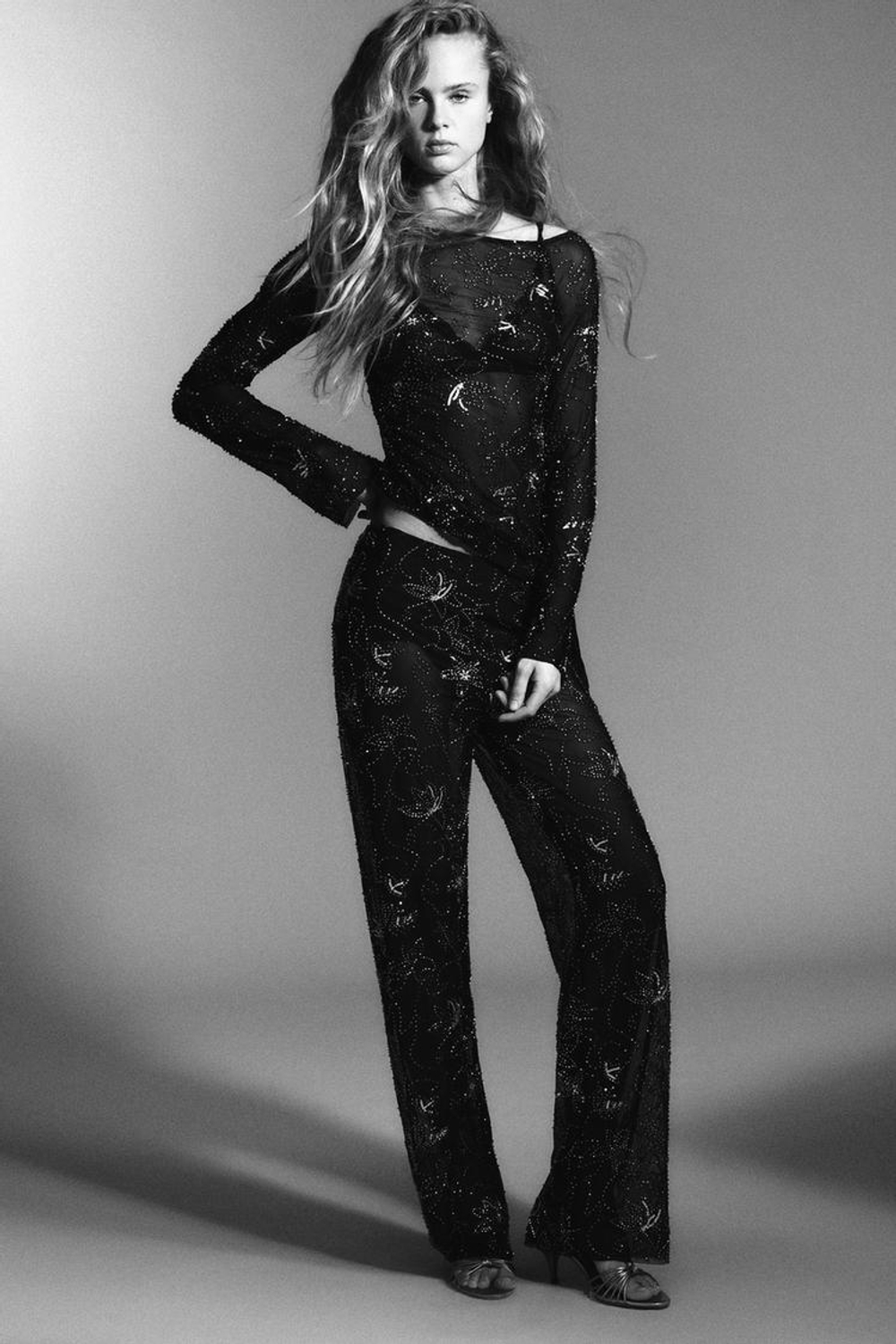 ZARA ТОП ИЗ ПОЛУПРОЗРАЧНОЙ ТКАНИ СО СБОРКАМИ И ВЫШИВКОЙ БИСЕРОМ, ЧЕРНЫЙ