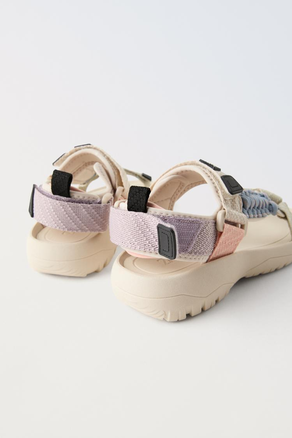 ZARA САНДАЛИИ ИЗ ВЫСОКОТЕХНОЛОГИЧНОЙ ТКАНИ, РАЗНОЦВЕТНЫЙ