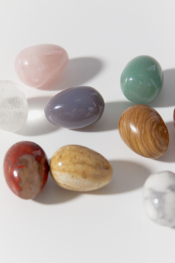 Яйцо из натурального камня маленькое