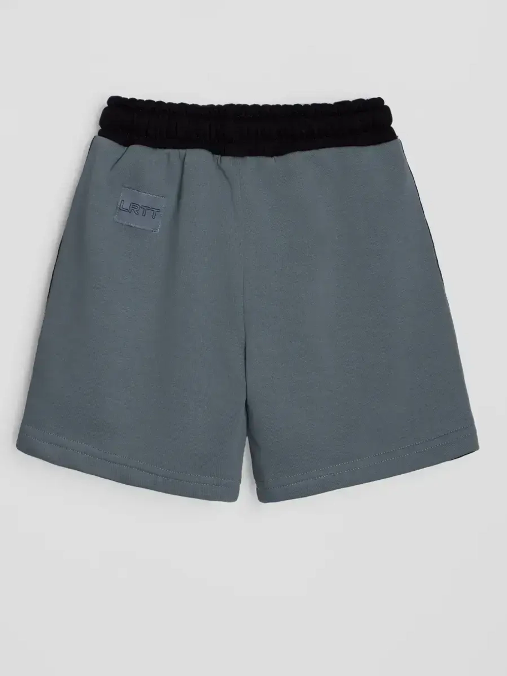 Спортивные шорты для мальчика на лето