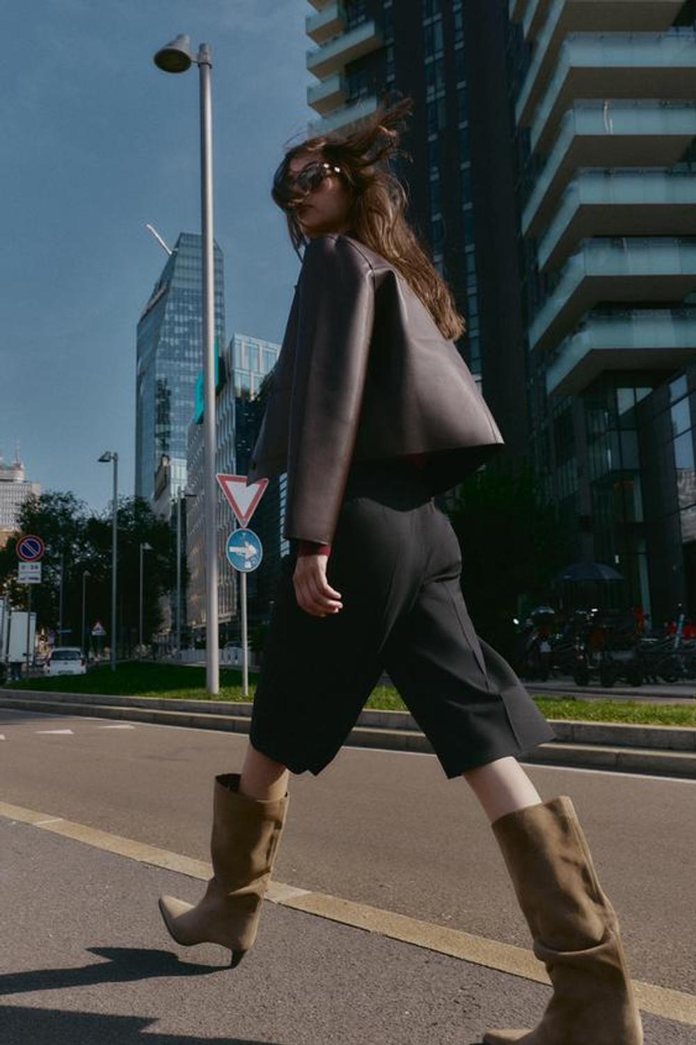 ZARА ДЛИННЫЕ БЕРМУДЫ С ВЫСОКОЙ ПОСАДКОЙ, ЧЕРНЫЙ