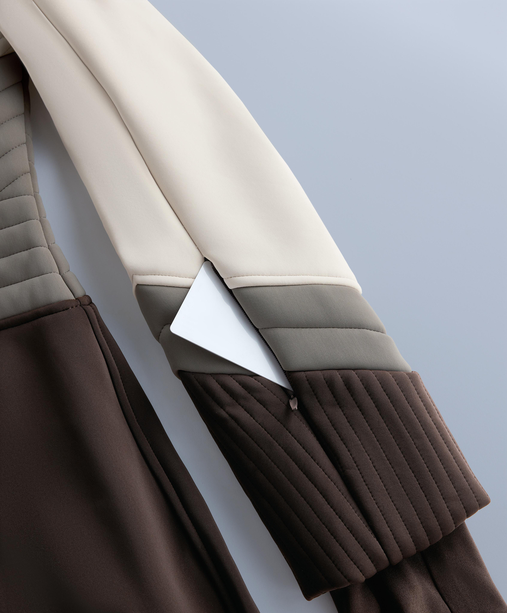 Oysho Водостойкий облегающий эластичный комбинезон SKI в стиле колор-блок, светлый серо-коричневый