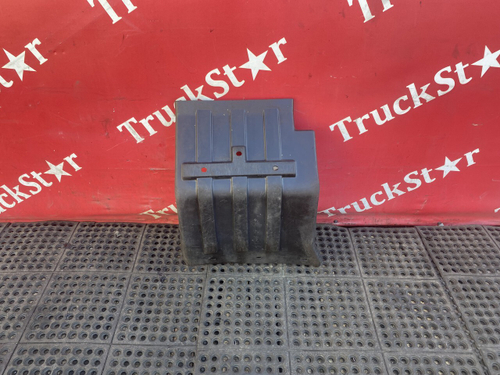 Брызговик крыла переднего правый 2020г.