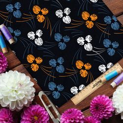 Ткань мембрана крупные разноцветные листья на чёрном фоне