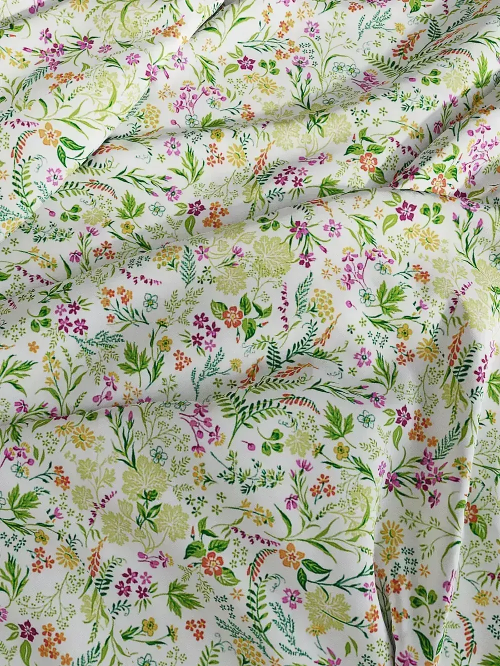 Декоративная наволочка с рюшами, оборками "Полевые цветы" 50х70 см, 1 шт, без молнии