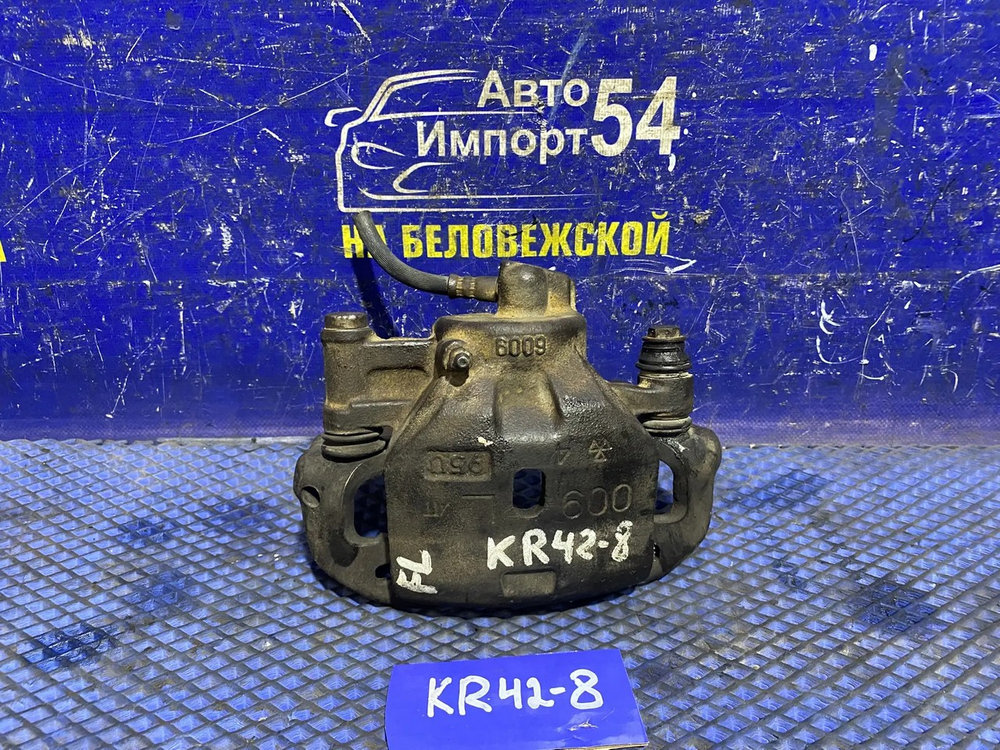 Суппорт тормозной передний левый TOYOTA LITEACE 1999