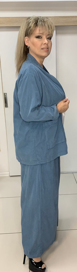 Итальянский  брючный костюм из микро вельвета