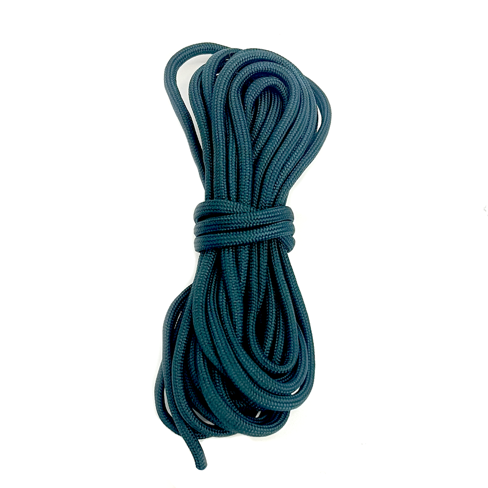 Адресник ручной работы из бусин (черно-белые, латиница)