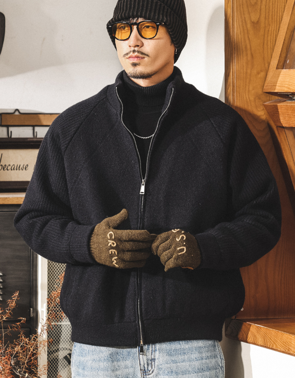 Вязаный шерстяной морозостойкий теплый пуховик для мужчин.