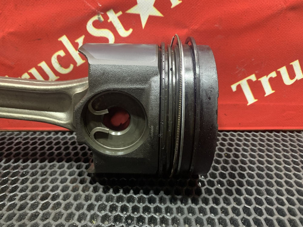 Поршень с шатуном 2021г