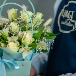 Композиция из кенийской розы в нежных тонах