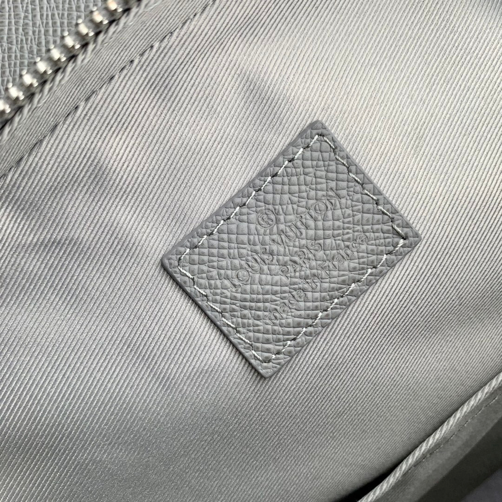 Louis Vuitton Avenue Slingbag NM