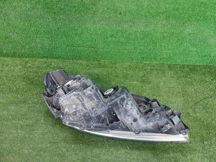 Битая Фара левая Suzuki Vitara 2 (2014-2019) галоген