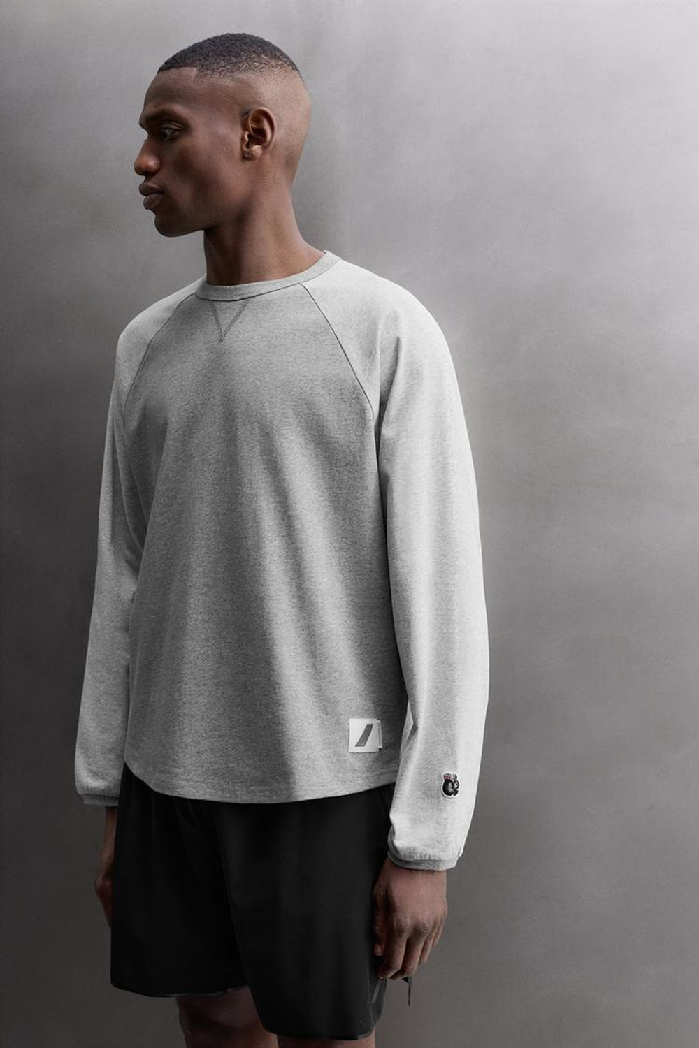 ZARA ФУТБОЛКА COLOR BLOCK С ДЛИННЫМИ РУКАВАМИ И ВЫШИВКОЙ, СЕРЫЙ МЕЛАНЖ