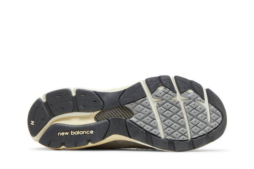 Кроссовки New Balance Teddy Madenb 990 V3
