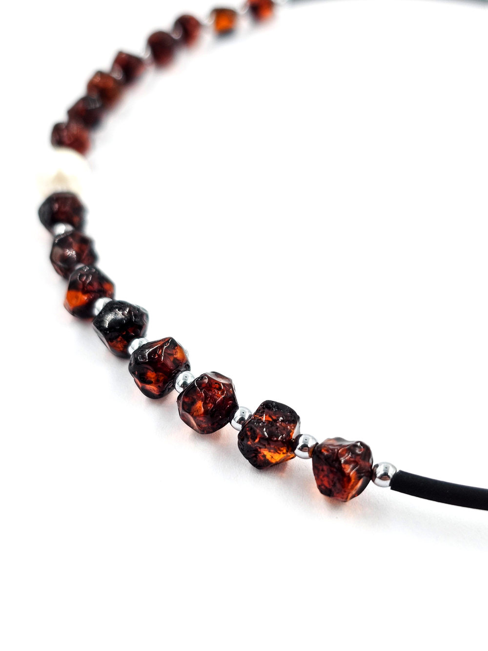 Чокер из цельного янтаря с жемчугом. Натуральный янтарь и жемчуг