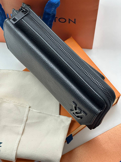 Клатч Louis Vuitton