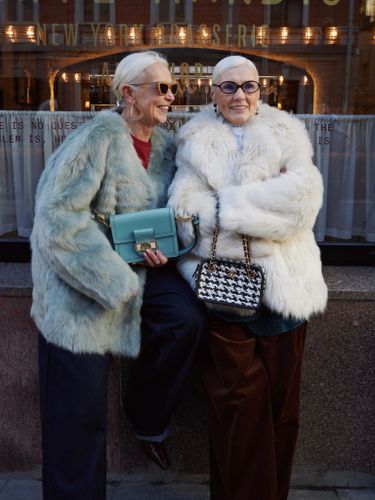 Мятная короткая шуба из овчины