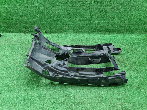 Кронштейн переднего бампера BMW 5er G30 (17-20)