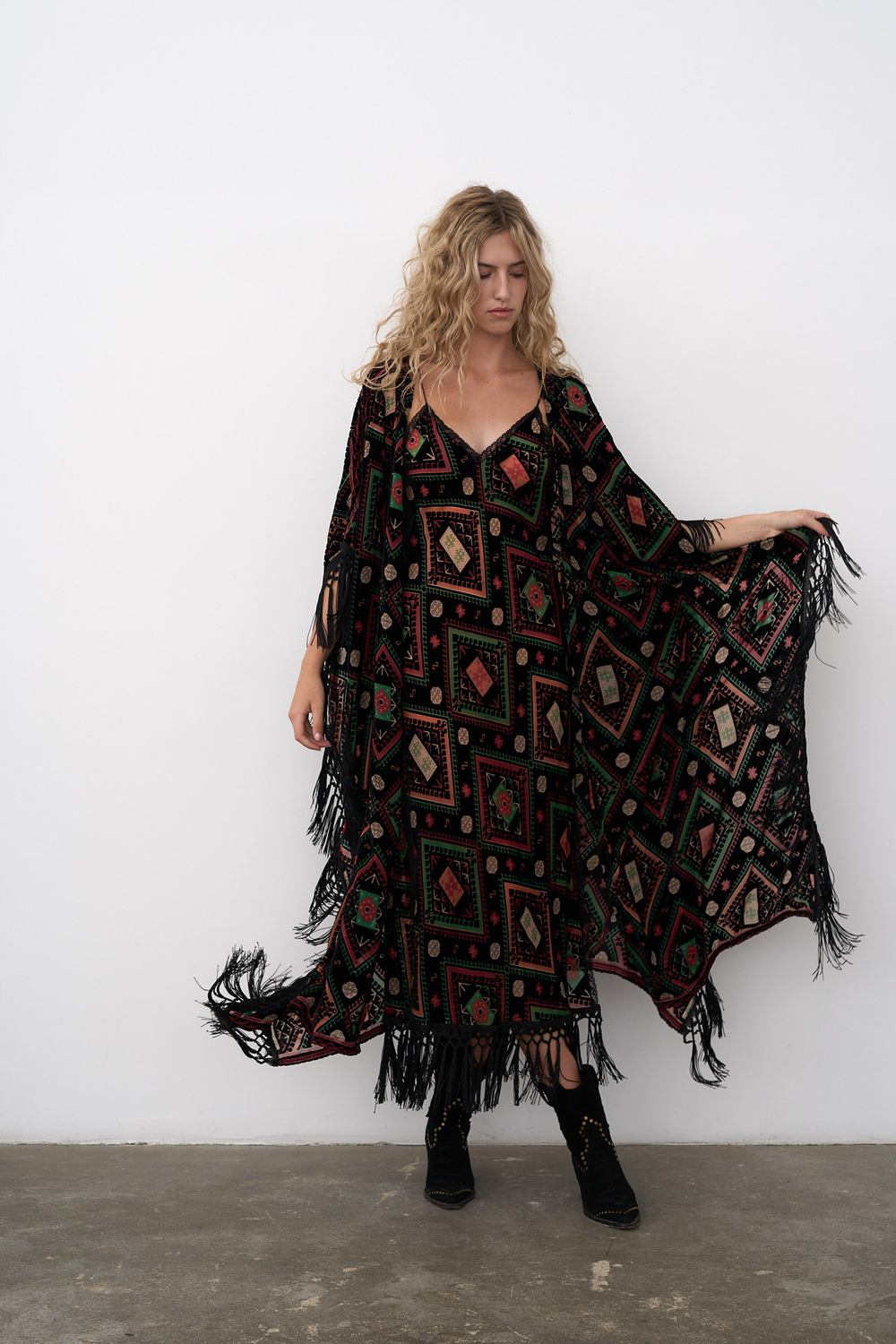 Накидка с бахромой