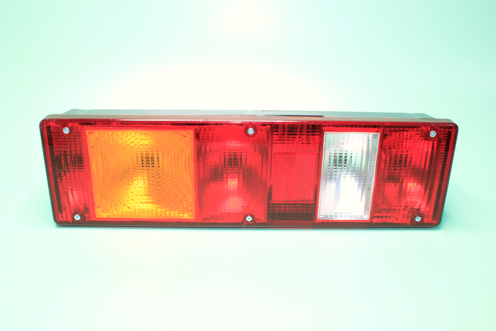 Фонарь задний КамАЗ,МАЗ б/л, байонетный разъём сзади, левый /7472.3716-04/