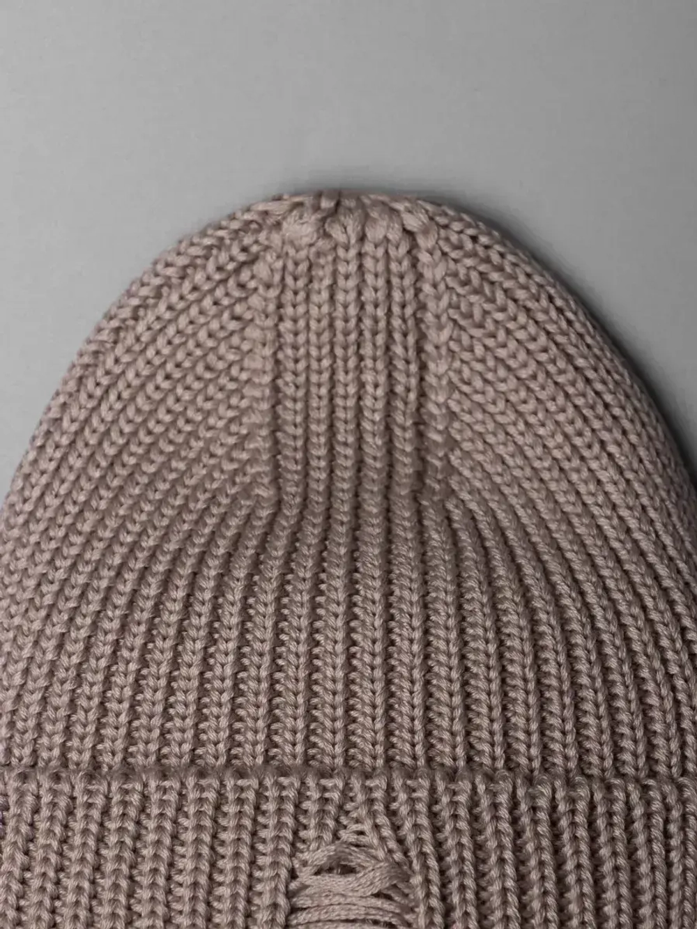 Шапка женская на осень рваная