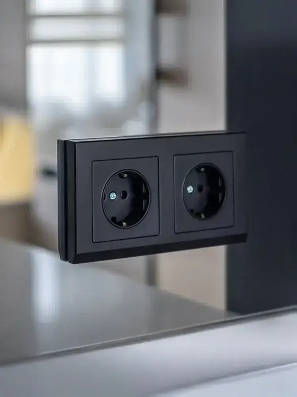 Розетка с заземлением скрытой установки Werkel W1171008 черная матовая