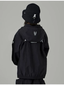 Нейлоновая ветровка с капюшоном