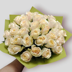 Букет из кремовых роз сорта "Шарман" 35 шт. в фоамиране